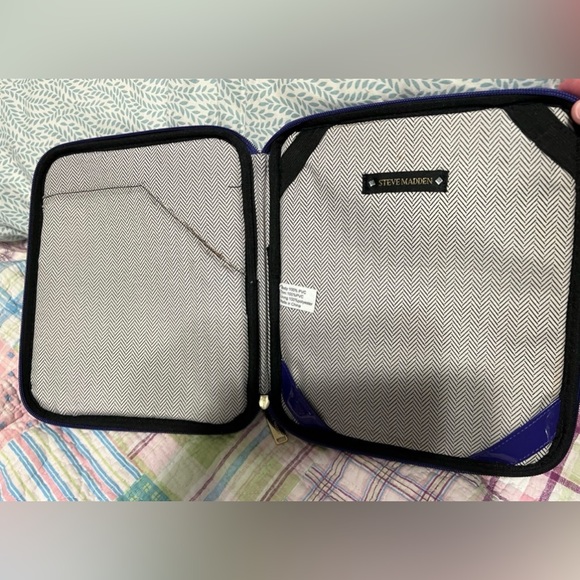Steve Madden Case - Picture 4 of 5